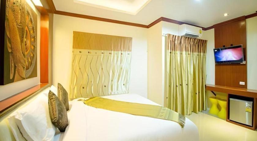 อิลมาเร่ป่าตองเพลส Hotel Patong ภายนอก รูปภาพ